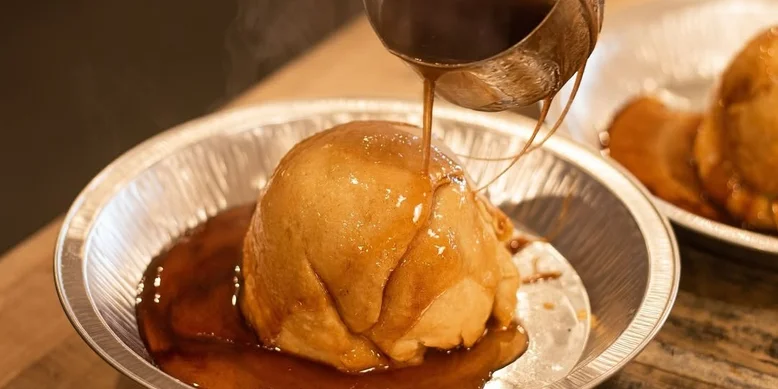 Бабусин затишок: рецепт запечених яблук в тісті