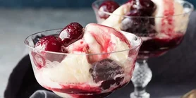 Вишневий Ювілей: рецепт просто ягідного десерту з лікером