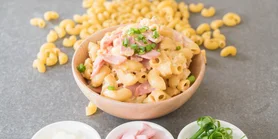 Паста с ветчиной, горохом и луком-пореем - идея для питательного обеда