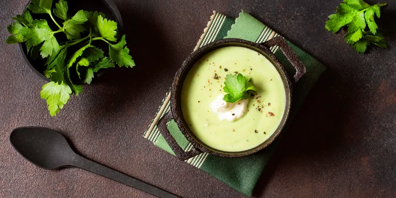 Витаминный и ароматный. Суп из сельдерея и лука-порея