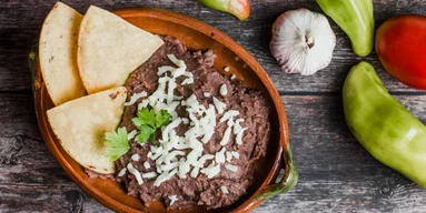 Рецепт легкого соуса из черной фасоли: идеальный перекус для похудения