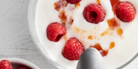 Творожный перекус с ягодами и медом: для похудения и удовольствия