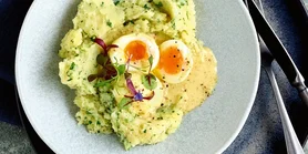 Очень простой обед: рецепт немецких яиц с картофелем в горчице