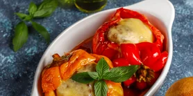 Рецепт легкого фаршированного перца с курицей и соусом песто