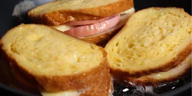 Гарячий бутерброд: рецепт на пательні з яйцем