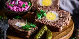 Рецепт мясного хлеба со свеклой и яйцом