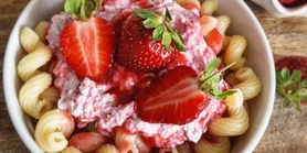 Ще лінивіші: рецепт "вареників" з сиром та ягодами без ліплення та замішування