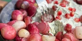 Сирна користь: рецепт рикоти із запеченою редькою та часниковим соусом