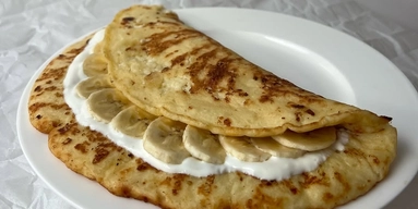 Сирний млинець з бананом: корисний солодкий сніданок