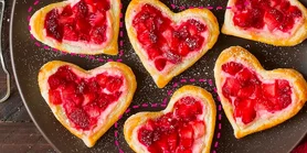 Полунично-сирне тістечко на листковому тісті - до свята і в будень