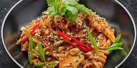 Рецепт лапши с курицей и овощами на Китайский Новый год и не только