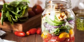 Салат у банці: рецепт приготованого обіду з нутом і тунцем