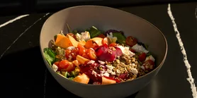 Рецепт ароматного салата с морковью, свеклой и гранолой