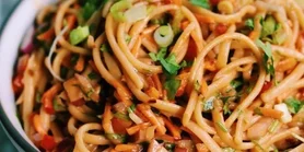 Рецепт лапши с яйцом и томатным соусом