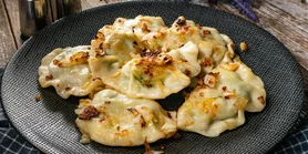 Вареники з печерицями та сиром чедер: до обіду з новим смаком