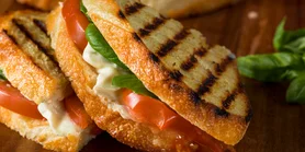 Рецепт сэндвича Breakfast со скрамблом и гуакамоле