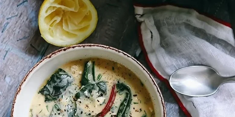 Рецепт супа с луком порей и ароматными травами: идеально сливочное блюдо