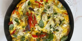 Фермерська фрітата: рецепт омлету в італійському стилі з овочами та сиром