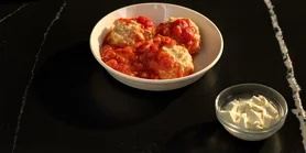 Рецепт митболов из индейки, фаршированных моцареллой