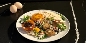 Пикантная, сбалансированная, вкусная: рецепт яичницы с черной фасолью