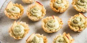 Тарталетки с тестом фило и козьим сыром: рецепт закуски с яблоком и песто