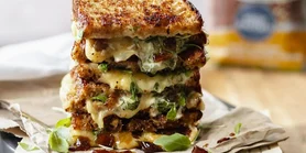 Рецепт хрустящего сэндвича с сыром-гриль, манговым чатни и шпинатом