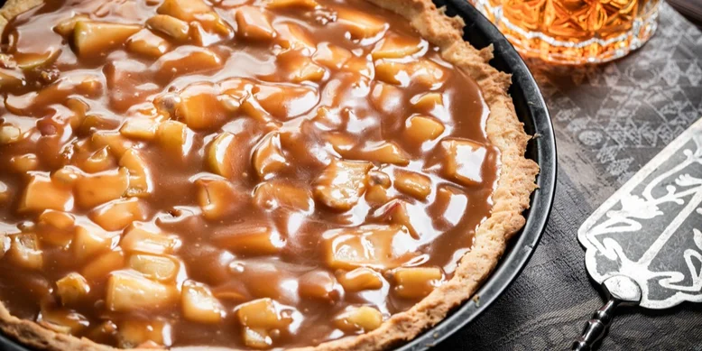 Карамельний тарт із яблуками: рецепт з ефектом "оу-вау"
