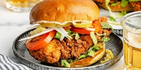 Рецепт бургера з хрусткою куркою, сичуанським медом та кімчі