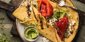 Нутові млинці з авокадо та смаженим перцем: рецепт повноцінного корисного сніданку