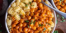 Угорський паприкаш: корисна версія улюбленої страви з нутом