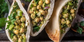 Пита с нутом и овощами: рецепт полезного и быстрого обеда