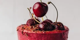 Вишнево-шоколадний протеїновий коктейль: рецепт солодкого та свіжого перекусу