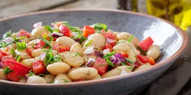 Салат из белой фасоли и помидоров черри: проще не бывает