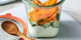 Рецепт в банці: сирна закуска з огірком та кропом