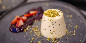 Гарбузова панакота з інжиром та чорною смородиною