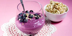 Смузи с зеленой гречкой: ягодный завтрак