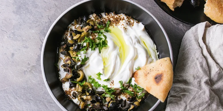 Рецепт лабне с оливками и вялеными томатами: идеальная закуска к пите в греческом стиле