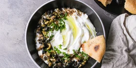 Рецепт лабне с оливками и вялеными томатами: идеальная закуска к пите в греческом стиле