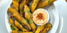 Хрусткі пакори з індійським сиром і пряним чатні: хрустка закуска до святкового столу