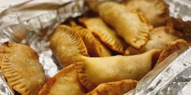 Рецепт гуджии: сладких индийских пирожков с начинкой из выпаренного молока