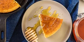 Невероятный кукурузный пирог на сковороде: рецепт горного лакомства