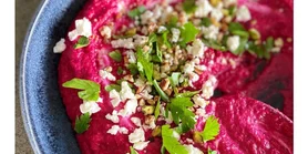 Рецепт ароматного свекольного соуса с козьим сыром, орехами и специями