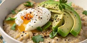 Солона вівсянка на сніданок: рецепт з пармезаном та яйцем