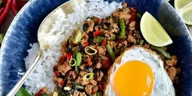 Курица с базиликом по-тайски: взрыв вкуса за 15 минут