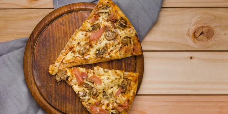 Пиріг з лососем, цибулею-пореєм та грибами: рецепт кіша без скоринки