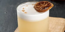 Коктейль Віскі Саур: рецепт на бурбоні з білком