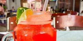 Французький настрій у келиху: рецепт коктейлю Монако в домашніх умовах