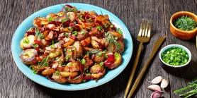 Хрусткий овочевий салат із домашніми чипсами: ідеальний гарнір