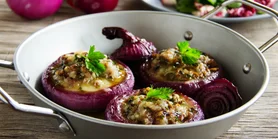 Запечена цибуля з сиром в духовці: простий рецепт для неперевершеного смаку