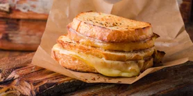 Сумасшедшее сочетание, которое вы будете готовить снова и снова: сэндвичи с чеддером и чили